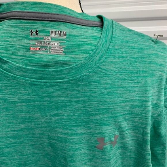 Under Armour Tee - Picture 2 of 5